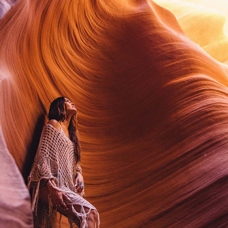 woman-looking-up-at-sunlight-in-cave-antelope-can-XK8NCEF-800x800